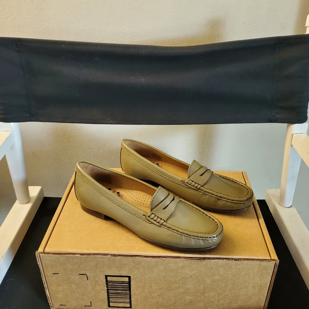 DRIVER CLUB Womens Leather Greenwich Loafer 6.5